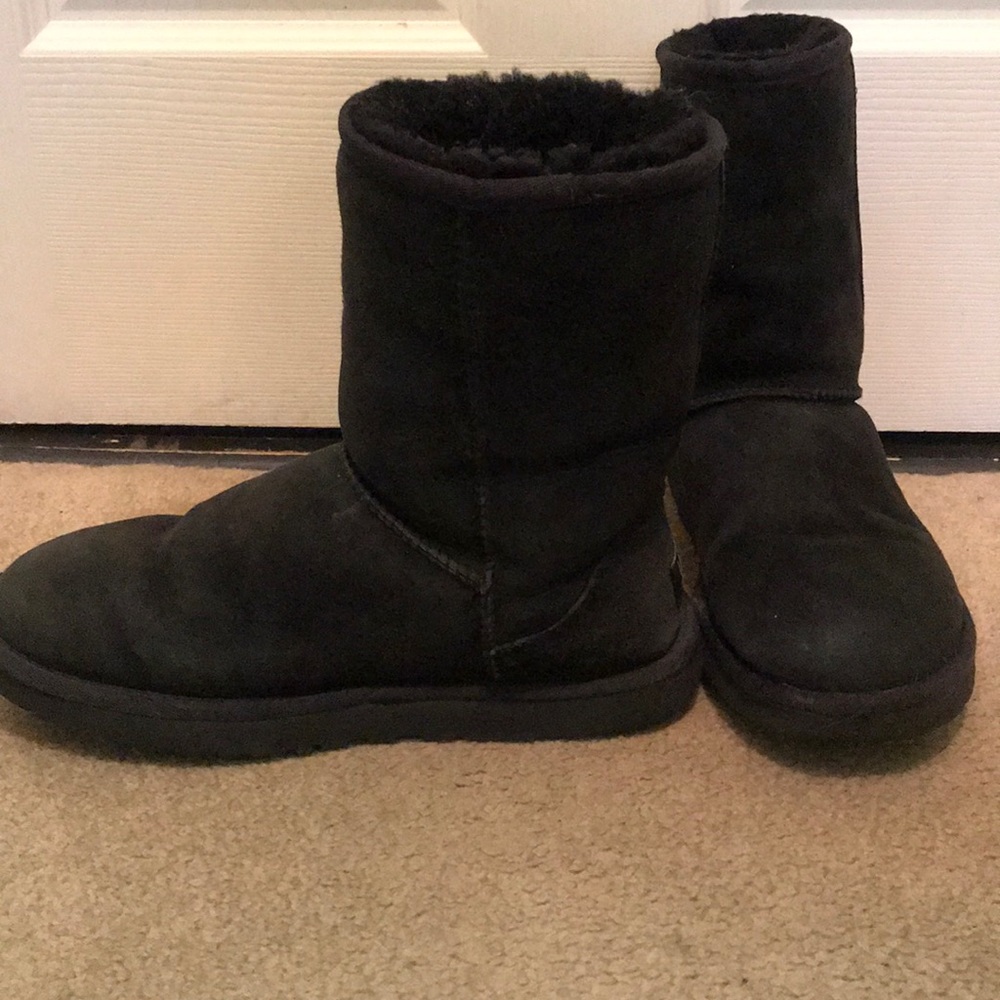 Women’s black UGG boots - Picture 2 of 5
